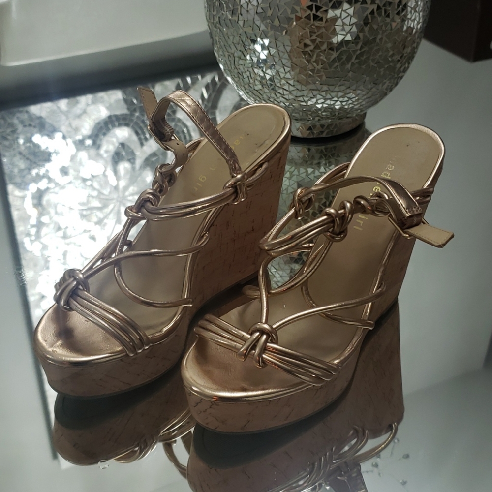 Gold wedges